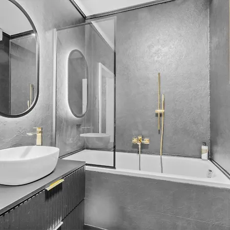 Lam Art Deco Castle View - Ac - Balcony * 布拉迪斯拉发